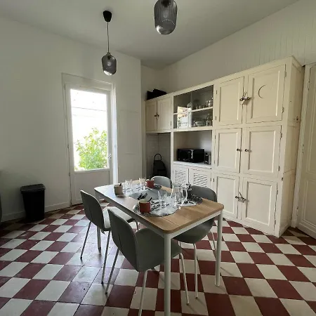 Maison Renovee, 3 Chambres, A 200m De La De Pereire - Fr-1-374-211 *