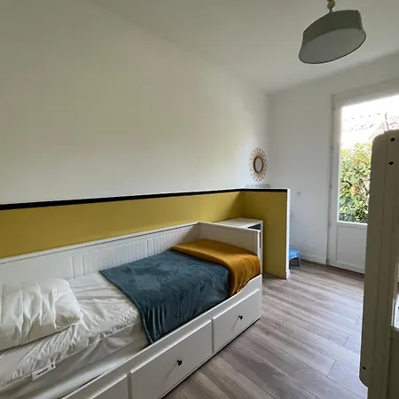 Maison Renovee, 3 Chambres, A 200m De La De Pereire - Fr-1-374-211 *